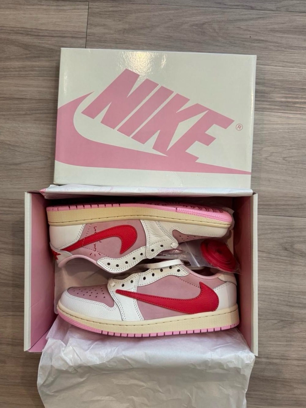 Jordan 1 low Travis Scott “Tropical Pink”